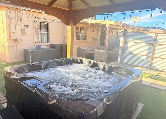 Mins From The Uofa & Downtown 4Br 2Ba Entire Home