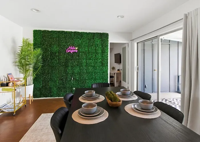 Old Town Scottsdale Retreat With A Pool And Putting Green