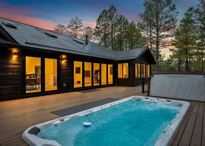 Stylish Lodge Fire Pit Hot Tub & Forest Views