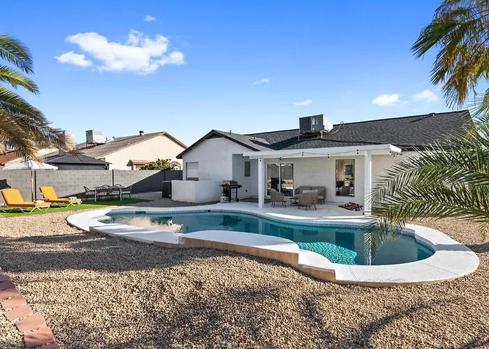 Modern Phoenix Home Free Heated Pool