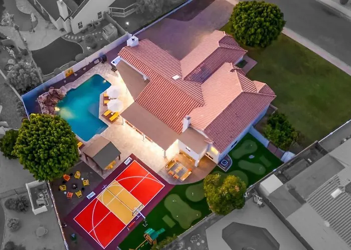 Sleeps 19 Pool Sport Court Putt Putt Gym