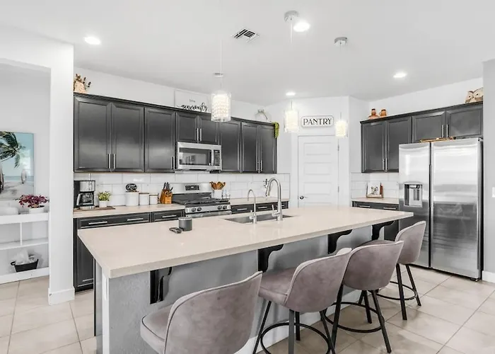 Glendale 4Br, Near By State Farm, La Dodgers, Glendale Arena & Luke Air Force Base