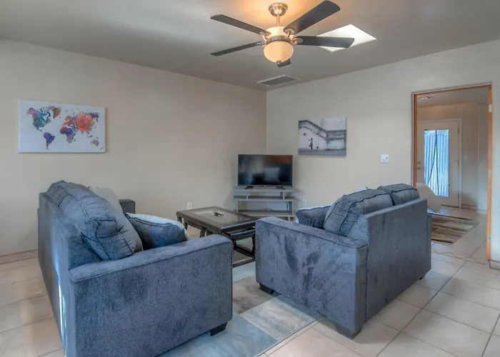 Appealing Quiet And Private Modern 2 Bedroom