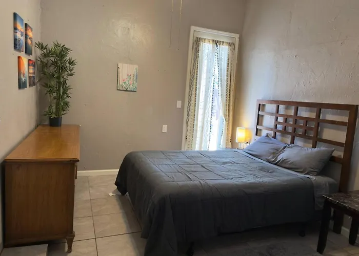 Gorgeous Remodeled 2 Bedroom