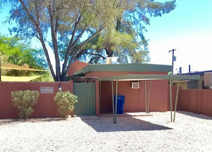 Cute Bungalow 1 Mile From U Of A