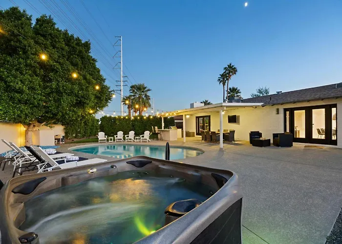Modern Old Town Oasis - Pool Spa & Outdoor Kitchen