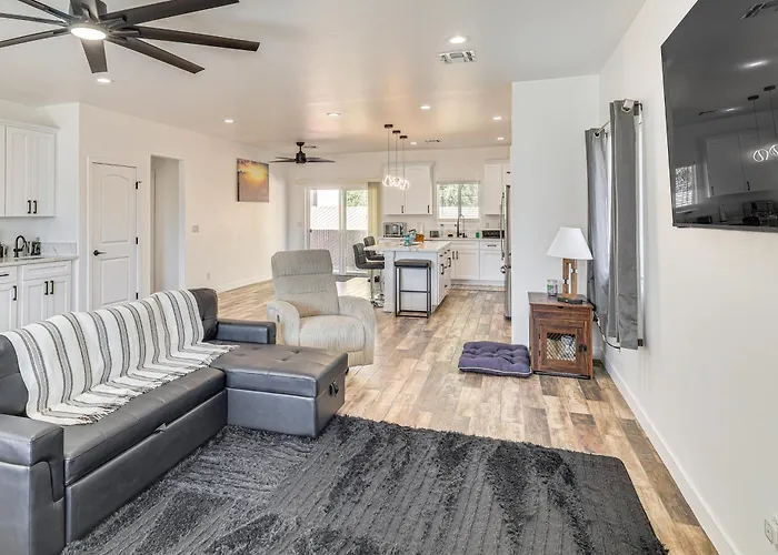 1 Block To Boat Launch! Bullhead City Getaway