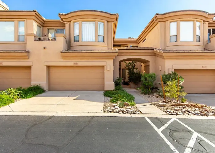 3Br Stay With Heated Pool, Spa, Gym And Grill Access