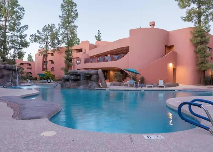 Cozy Phoenix Condo In A Gated Community With Pool Access