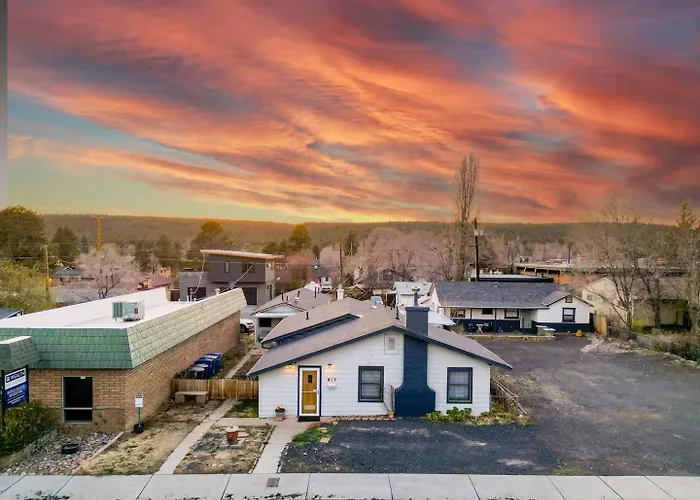Brews, Pines, & Peaks - Your Downtown Flagstaff Stay Awaits