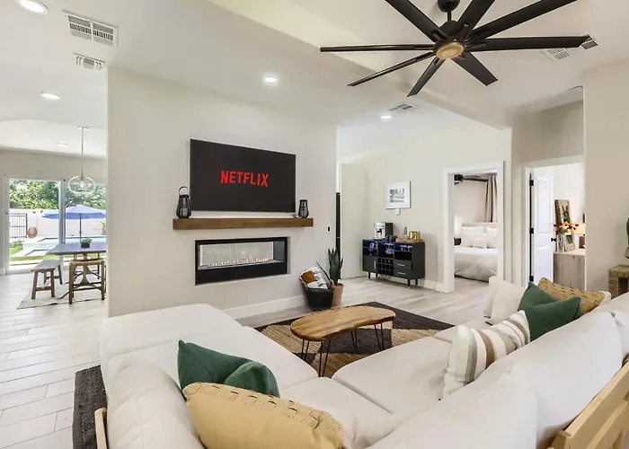 Modern Desert Getaway With Pool, Spa And Tesla Charger