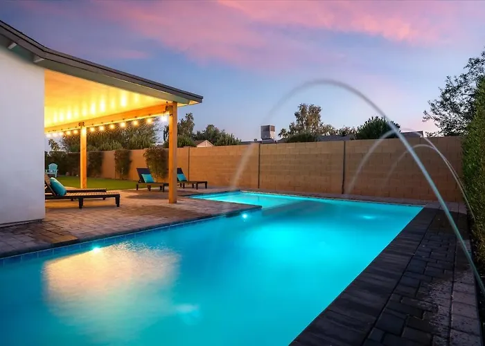 Palm Oasis Scottsdale Kierland Poolside Escape