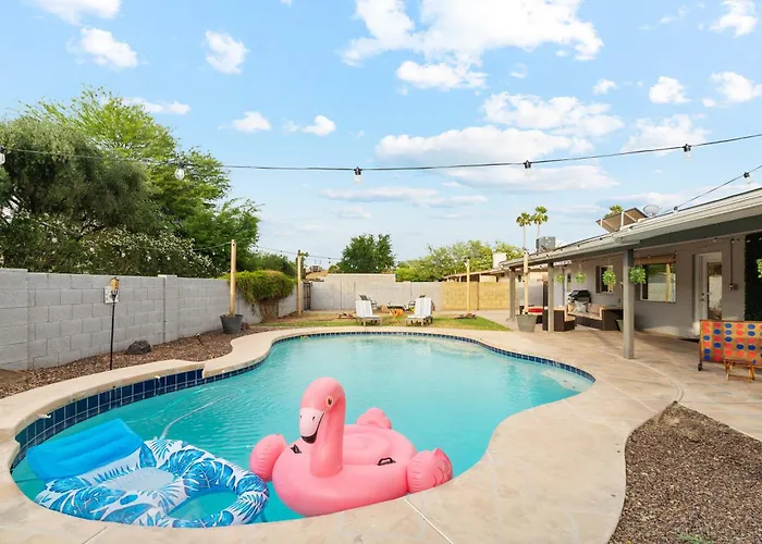 Spacious Scottsdale Getaway With Pool