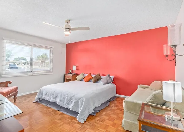 Simple Oasis I 1Br, Ensuite, Courtyard, Sunsets