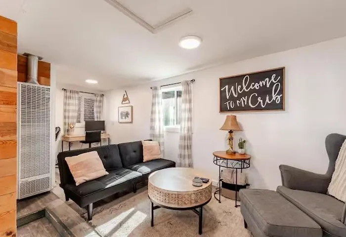 Brews, Bites, & Pines - Your Downtown Flagstaff Suite