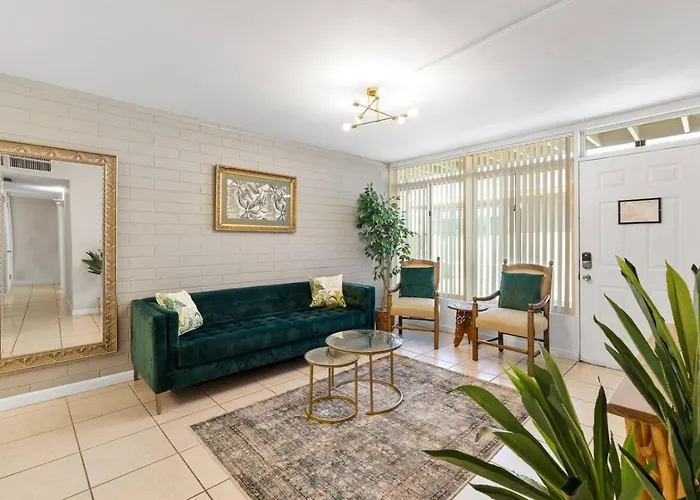 2 Bedroom Uptown Apartment