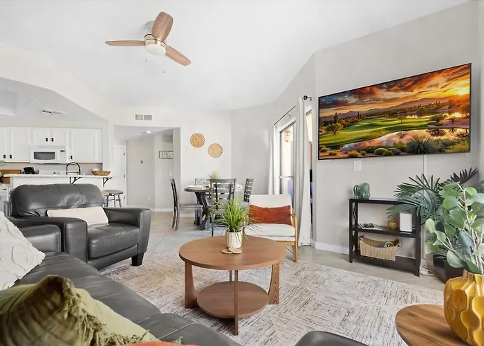 Desert Oasis 2Bd 2Ba Gated Resort With Pool & Gym