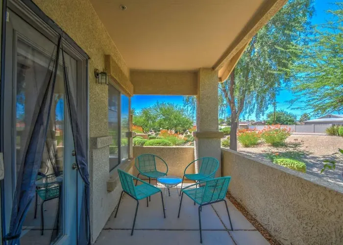 Modern 2Br Condo With Pool And Parking In Scottsdale