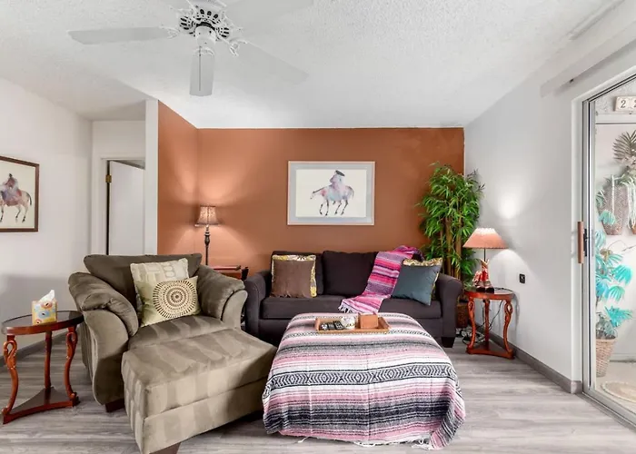 Stylish 2Br Condo With Gym, Pool And Hot Tub Access