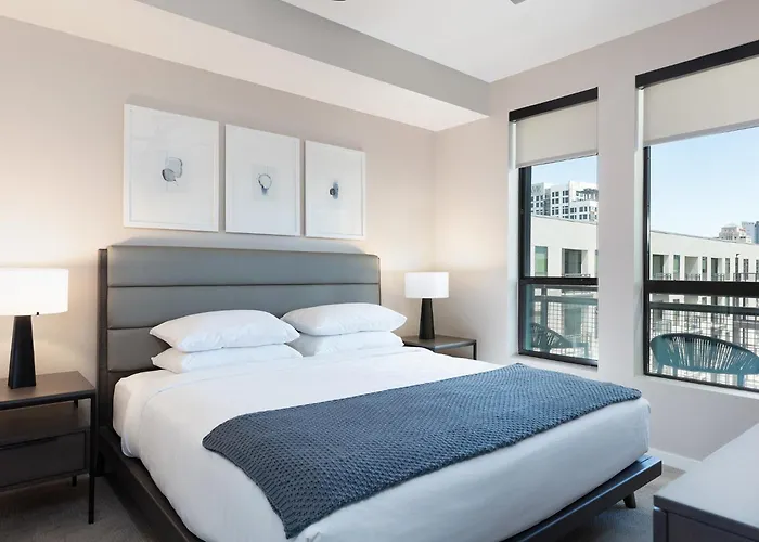 Ave Phoenix Terra - Short Stay Furnished Apartment