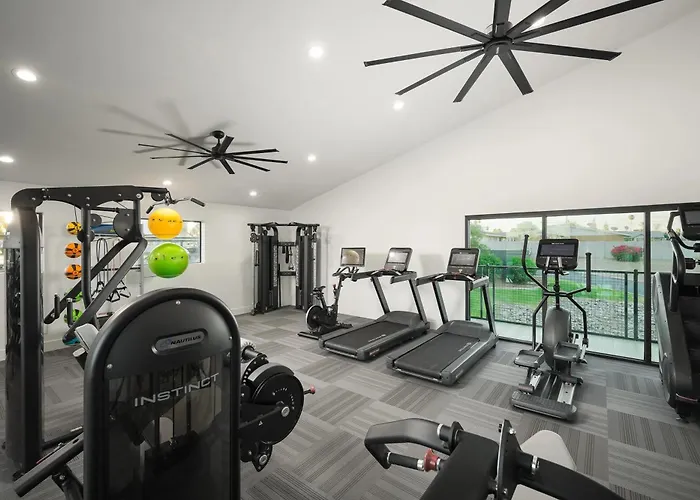 Prime Location Pool Gym Balcony Parking Washer And Dryer