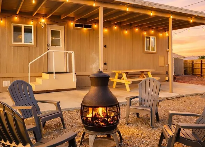 Cozy Desert Home, Stunning Views, Peaceful Vibes Near Laughlin