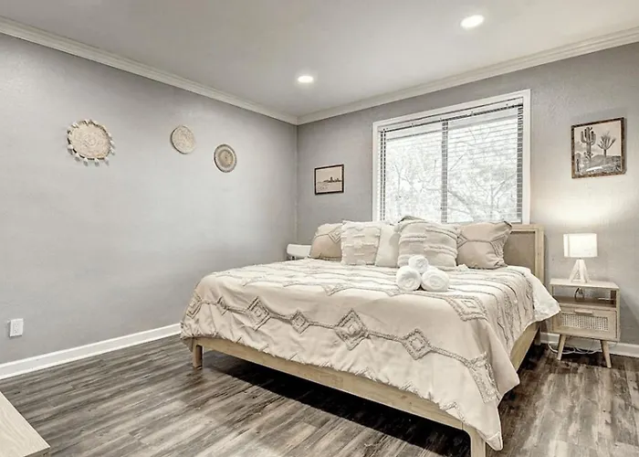 Beautiful 2-Bdrm 2-Bath In Old Town Scottsdale