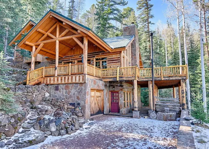 Hot Tub & Mtn Views: Woodsy Cabin In Greer