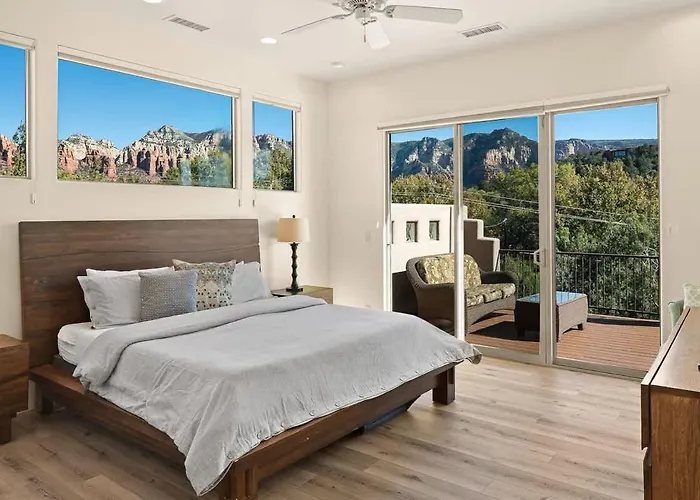 Luxe Design With Amazing Views - Creek Access