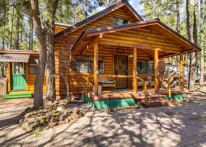 Near Scenic Trails! Woodsy Log Cabin In Lakeside