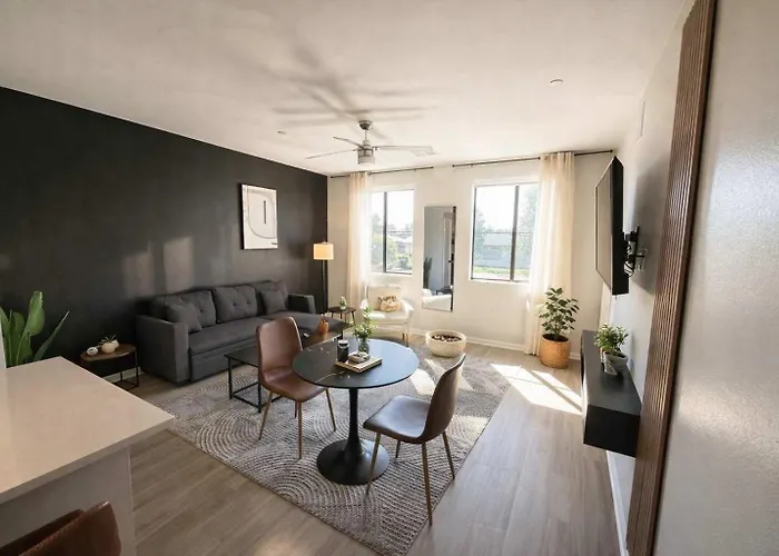 Serene 1Br Uptown Biltmore Gym Pool Parking Wd