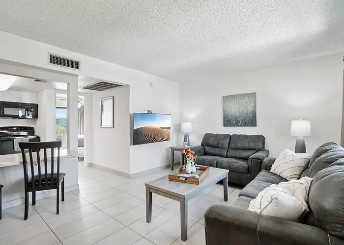 128 Fully Furnished 1Br Suite-Prime Location