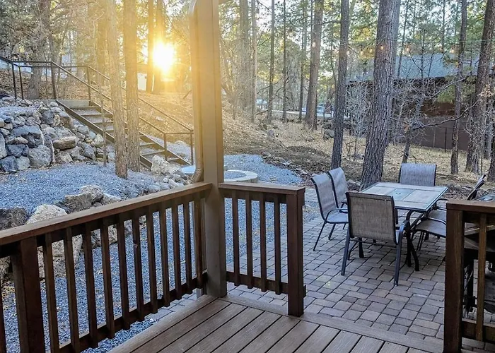 Relax & Recharge In Cozy Pinetop 2Br Retreat