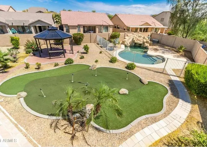 Heated Pool • Mini Golf • Huge Backyard • King Bed