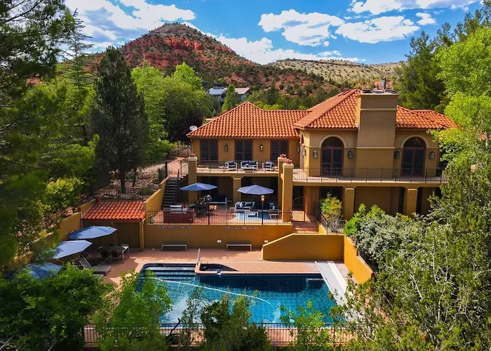 Majestic Creekside Escape With Pool, Spa, Sauna, Gym