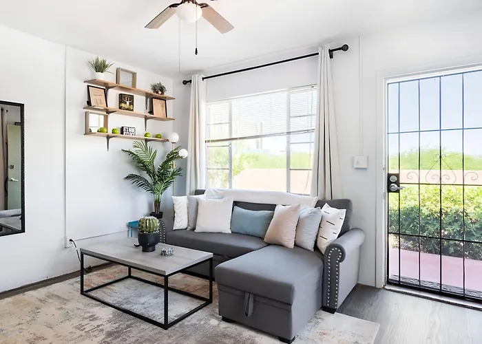 Spring Escape 1Br By Ua Dt Just 2 Min To Banner