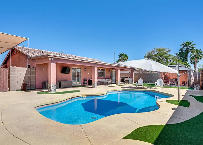 Near Golf Courses: Poolside Paradise In Yuma!