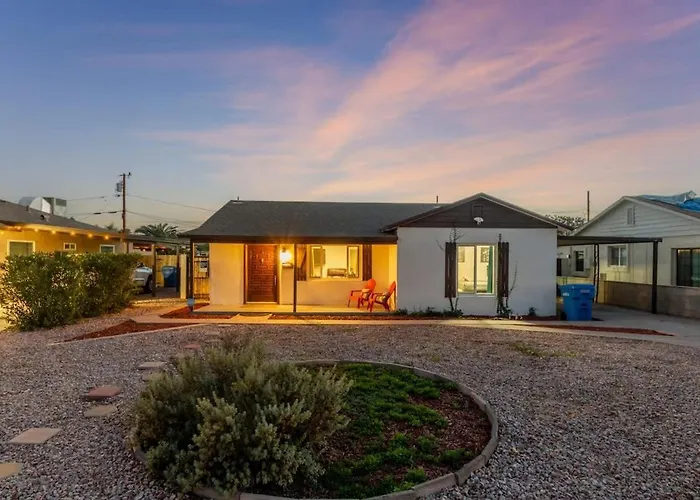 3Br Phoenix Home With Game Table Bbq & Parking