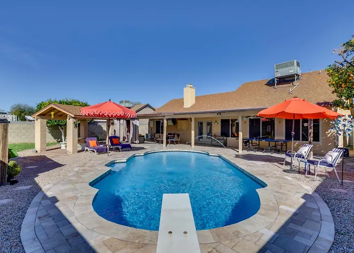 Glendale Entertainment Hub! Family Home W/ Pool