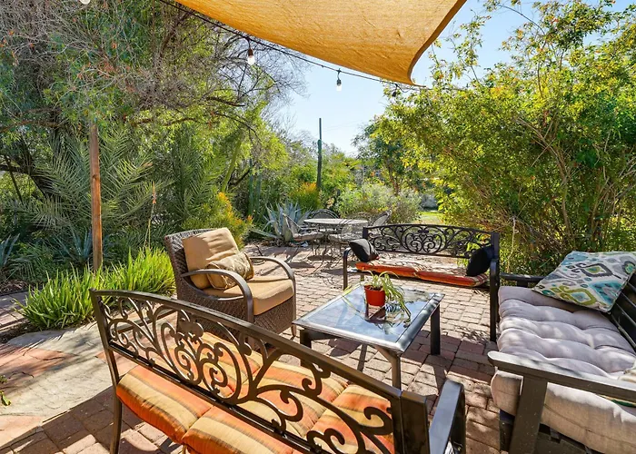 2 Mi To Downtown: Pet-Friendly Home In Phoenix!