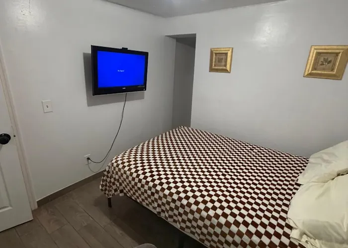 Downtown Taylor Room 5
