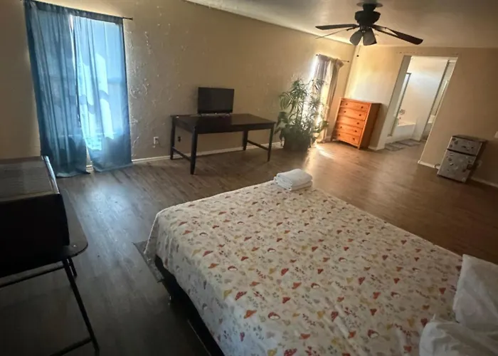 West Phoenix Master Room Bennet