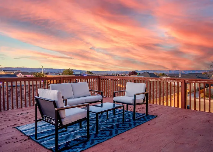 Haven In The Canyons - Spacious Indoors & Deck, Hot Tub, Fire Pit - Near Antelope Canyon