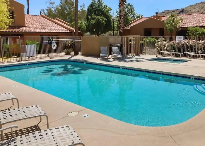 2Br Condo With Patio Heated Pool Spa & Gym Access