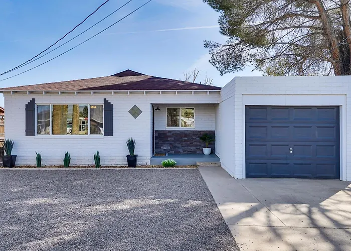 Group-Friendly Oasis Near Roper Lake State Park!