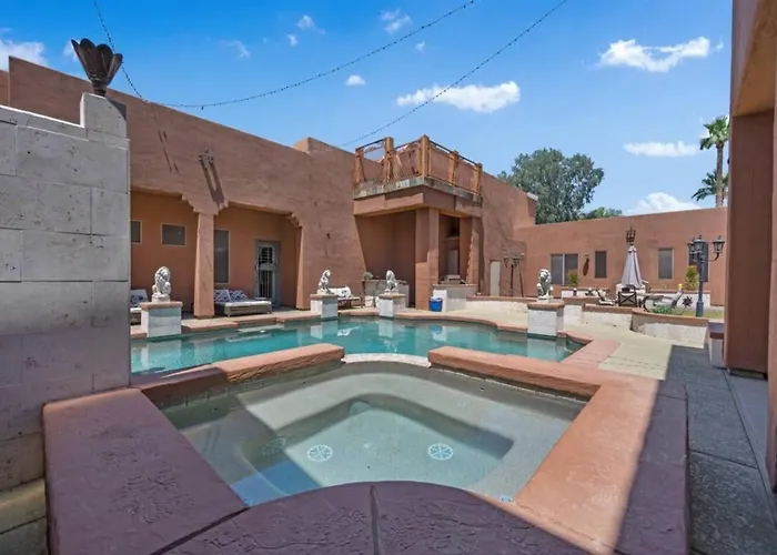 Glendale Getaway W/ Pool, Game & Theater Rooms