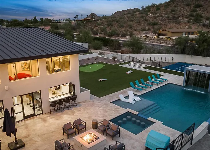 Luxury Manor With Pool, Spa, Pickleball, Views, Golf