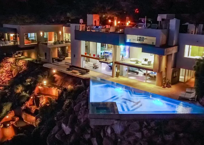 Camelback Mountain Luxury Pool, Golf, & Views