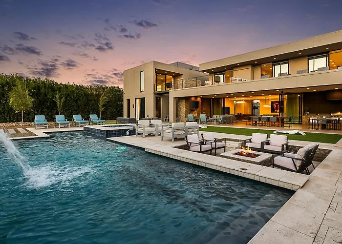 Scottsdale Escape With Luxury & Endless Amenities