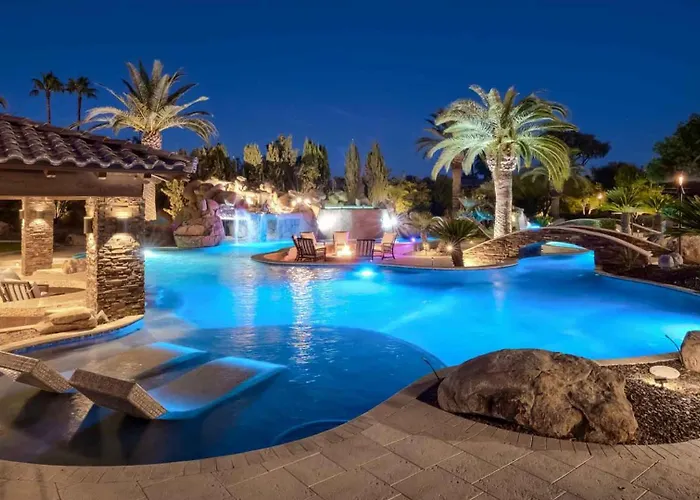 Luxury Oasis - Lazy River, Golf, Batting Cage, Gym